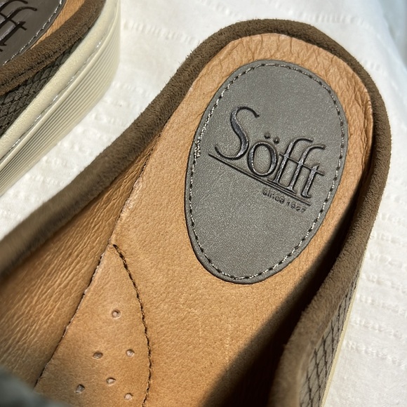 New Sofft Beekon Slip-on Mule Shoes Sneakers Snake Pattern Airport Friendly 7.5M - Picture 3 of 16